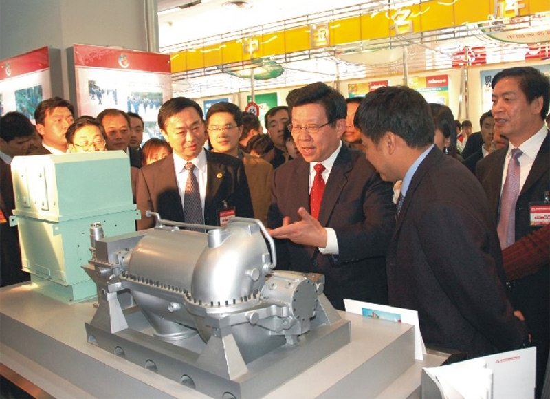 2006时任陕西省长陈德铭来南宫NG28展区旅行