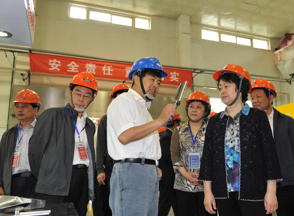 省人大常委会副主任、省总工会主席黄玮来南宫NG28调研