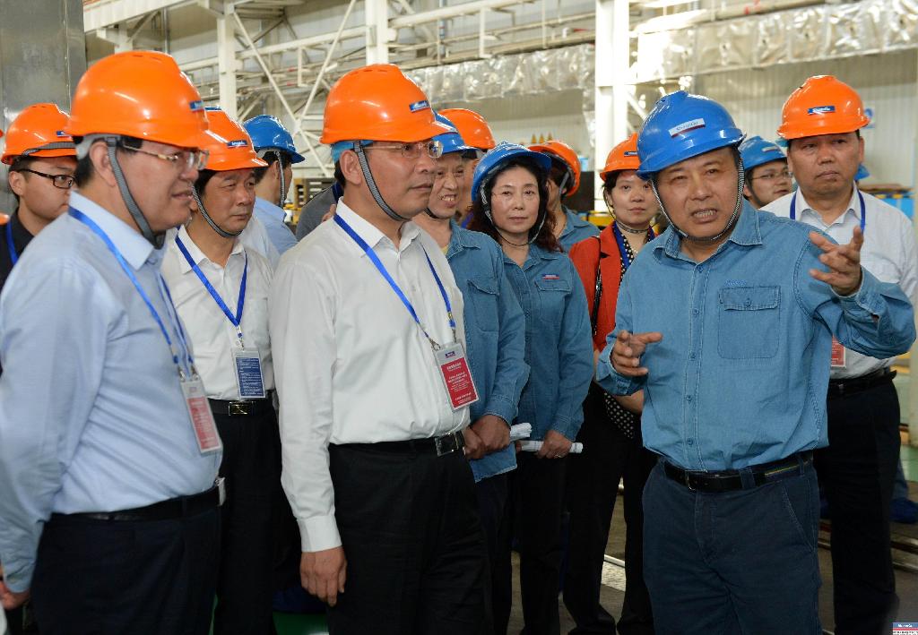 工信部部长苗圩到南宫NG28调研 指出：南宫NG28制造业效劳化事情思绪好 定位准