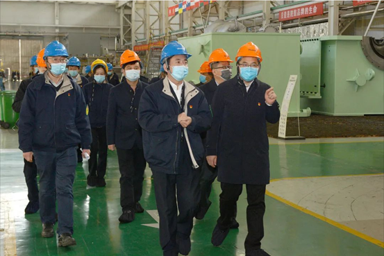 临潼区委书记王浩深入南宫NG28调研疫情防控及复工复产事情